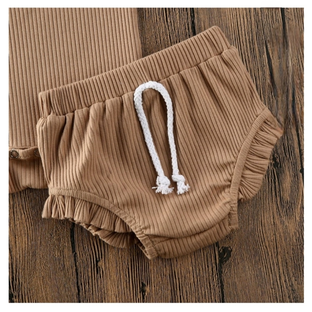 Baby Girl Boy Ribbed Two-Piece Set Khaki Bodysuit Ruffle Bloomer Neutral Outfit - Picture 4 of 4